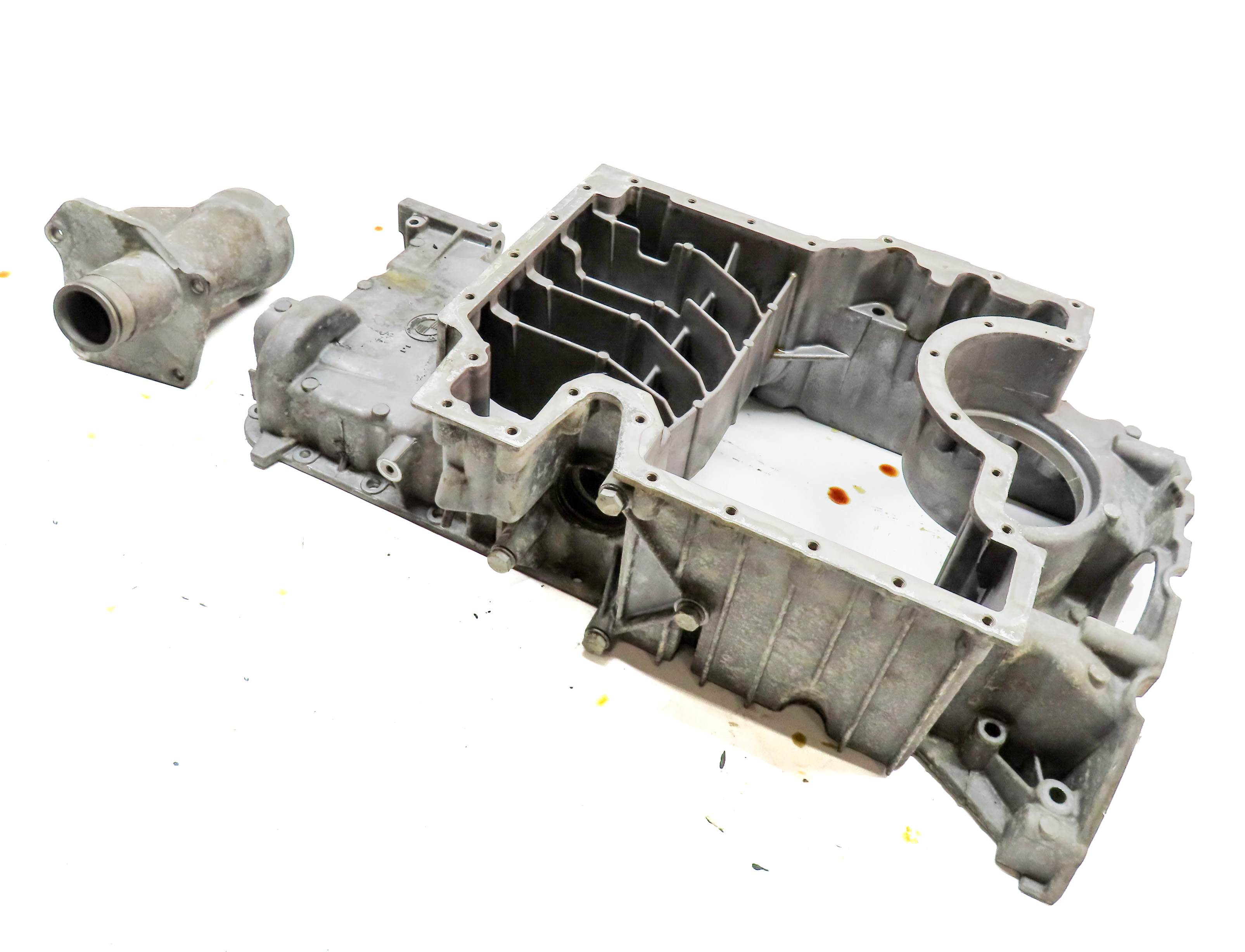 2007-2010 BMW X5 (E70) 4.8L V8 N62 ENGINE UPPER MOTOR OIL FLUID PAN CRADLE — exact item pictured